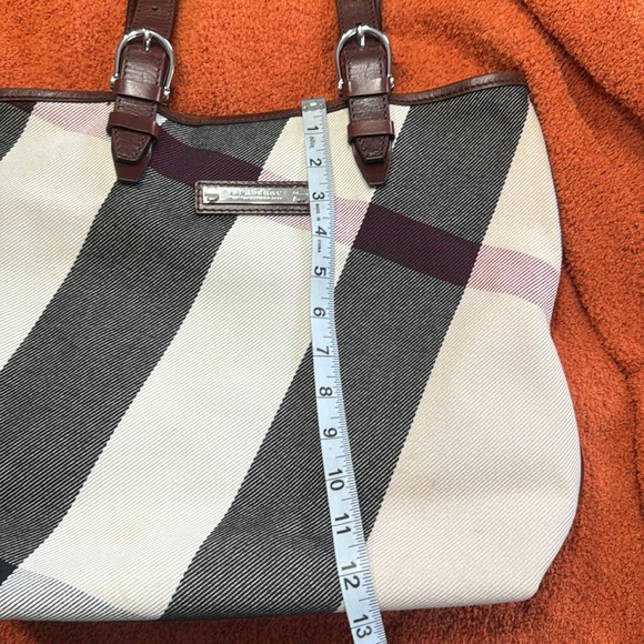 Last Price drop!!Burberry Shoulder Tote bag. - Picture 11 of 13